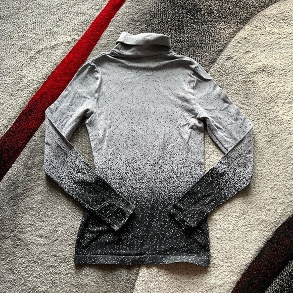Athleta Flurry Blizzard Gradient Turtle Neck Top - Picture 6 of 6